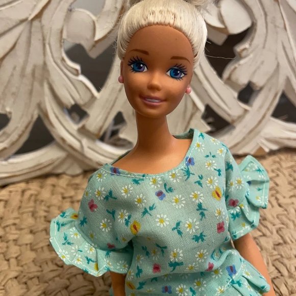 Barbie - Picture 2 of 4